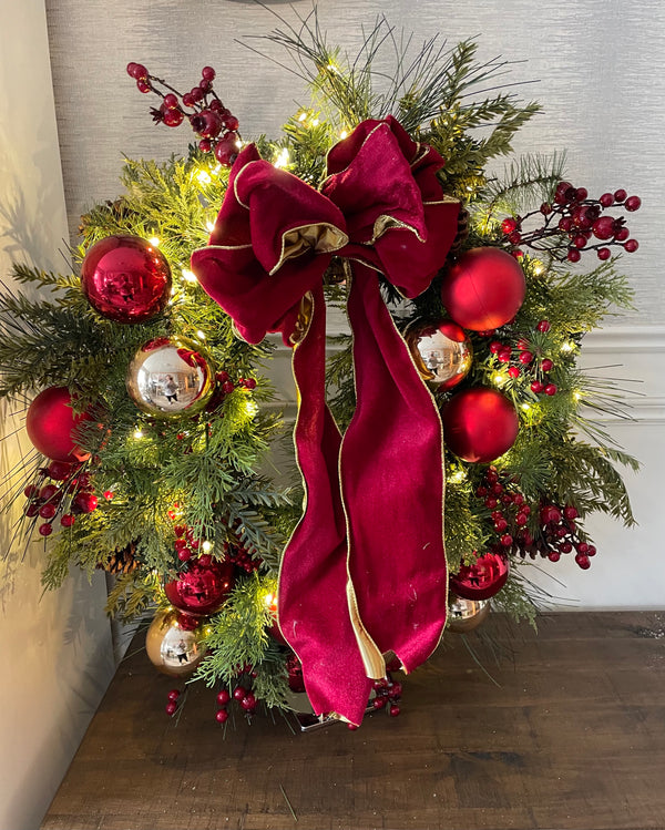 70cm Wreath Red & Champagne Baubles, Bow & LED Lights